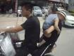 泰州人注意啦！?手里抱著小孩，乘坐電動(dòng)車，要被罰款？沒(méi)錯(cuò)！
